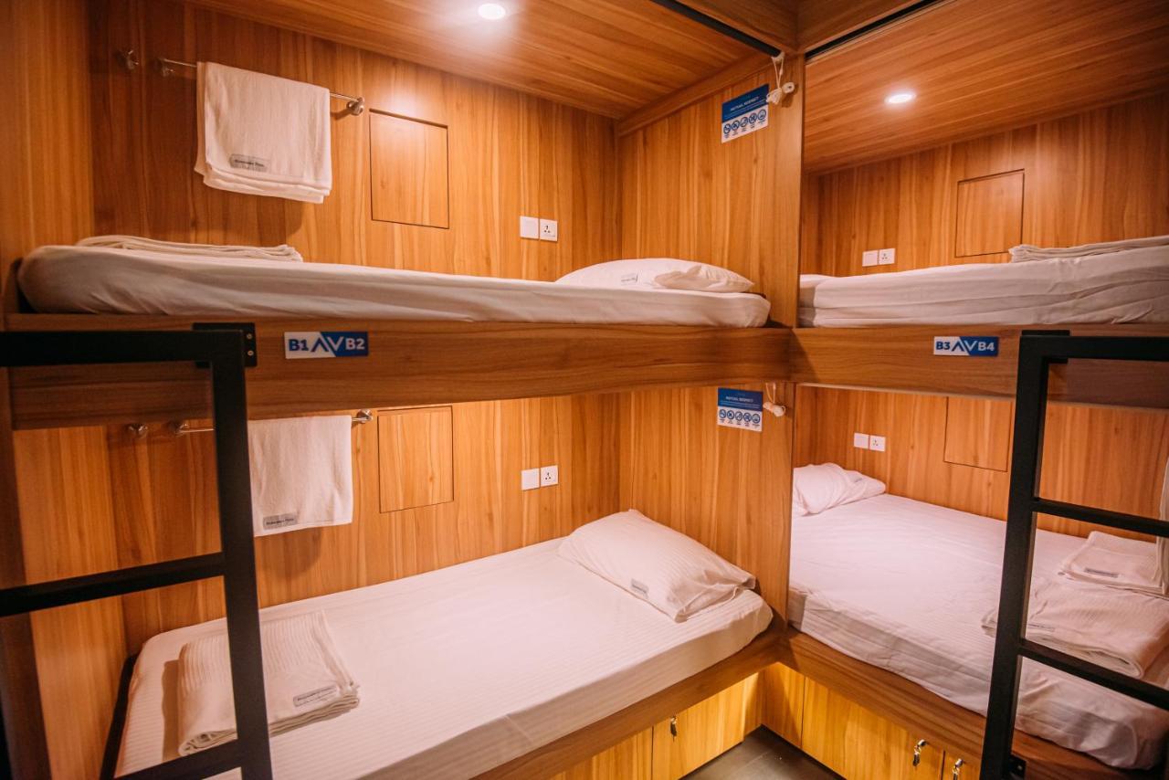 Bluewaters Pods 38 Hongkong St Hostel Сингапур Екстериор снимка