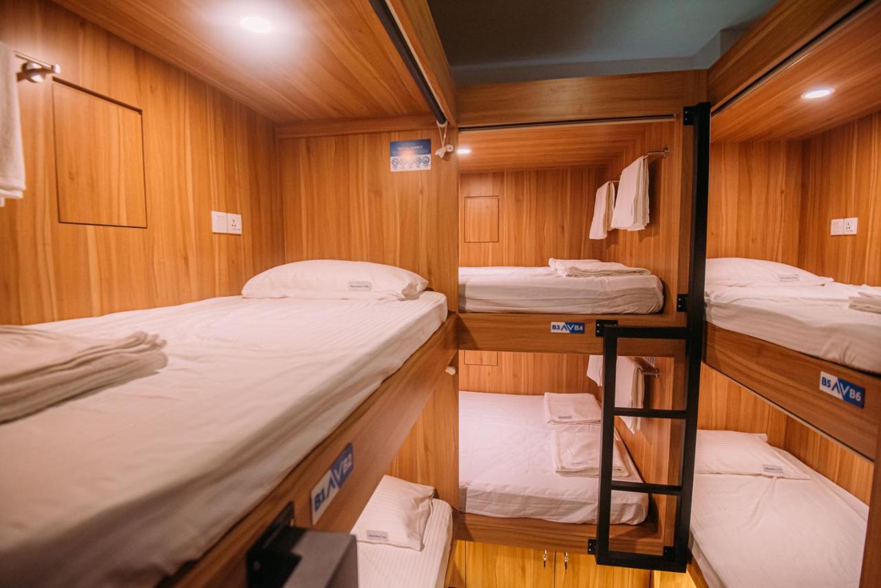 Bluewaters Pods 38 Hongkong St Hostel Сингапур Екстериор снимка